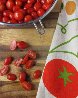 Tomato-themed cotton tea towel with “To-may-to, to-mah-to” design
